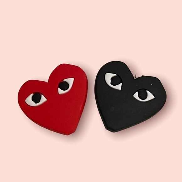 CDG Croc Charm / Jibbitz (Black Heart w/ Eyes) 2x - Picture 3 of 3
